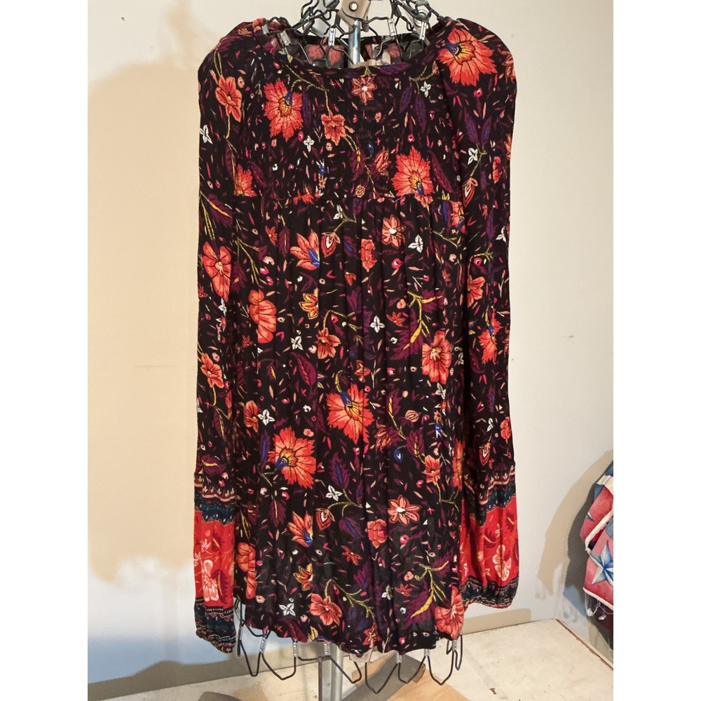 Old Navy Womens M Floral Smocked‎ Long Sleeve Blouse Boho Rayon Top Black Red